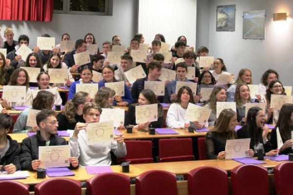 Remise du diplôme du baccalauréat